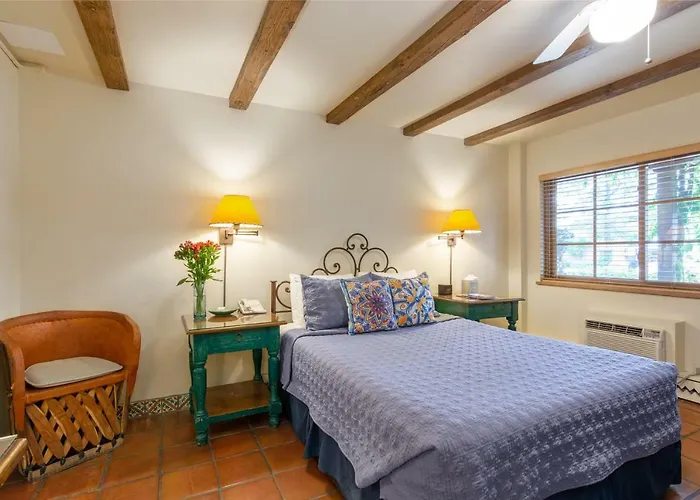 Standard Queen Room