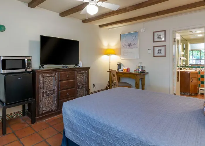 Standard Queen Room